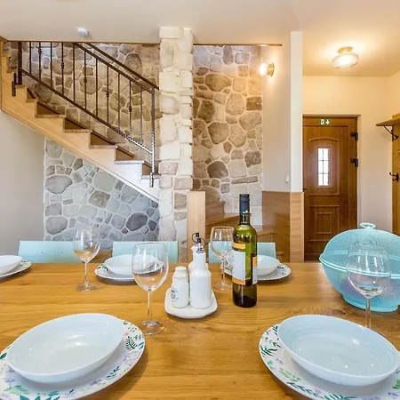 Rustic Bellamare * Linardići