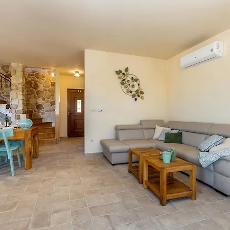 Rustic Bellamare Linardići